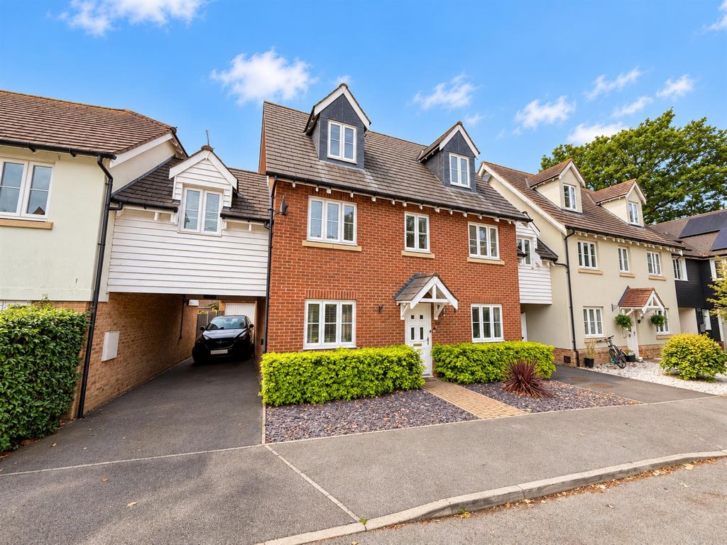 Property photo 1 of 22 Sunny Red-Brick Townhouse Row.Png