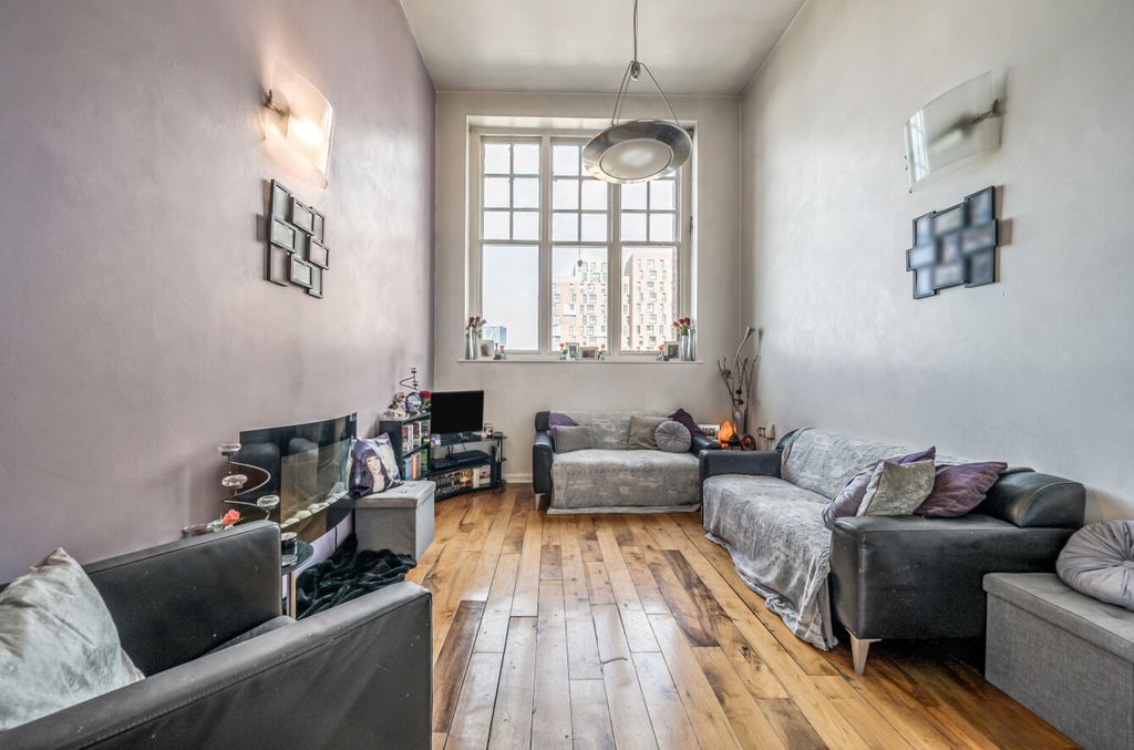 Property photo 3 of 18 1350430-10-68Bee5...
