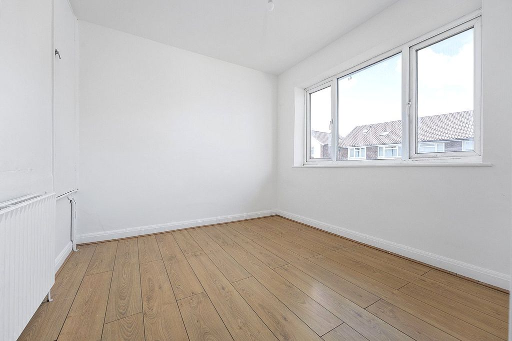 Property photo 3 of 15 Picture No. 02