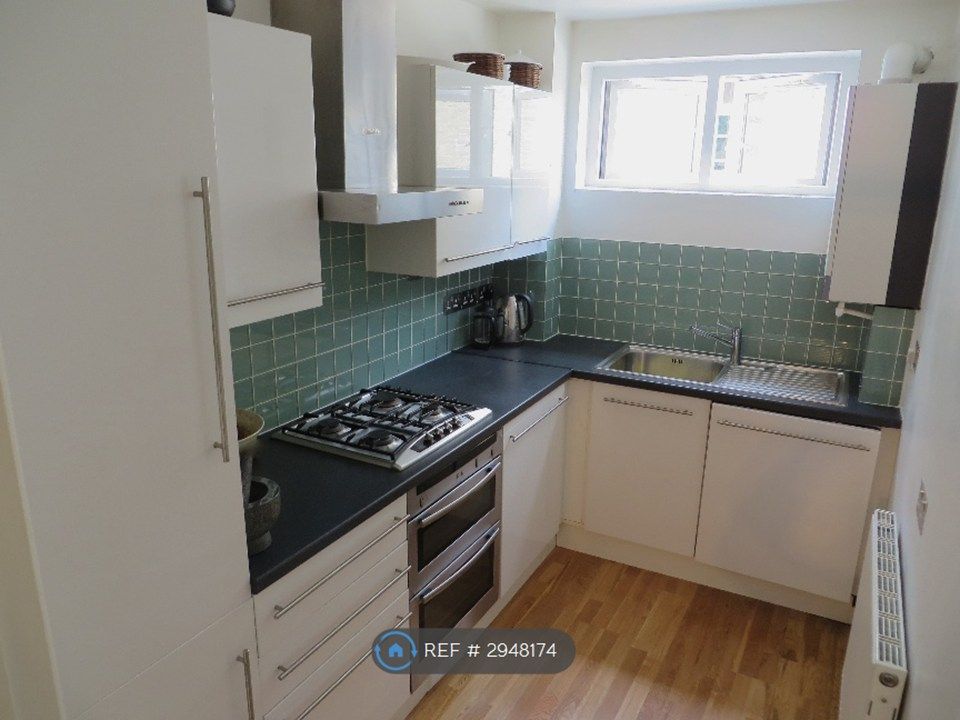 Property photo 3 of 10 Kitchen