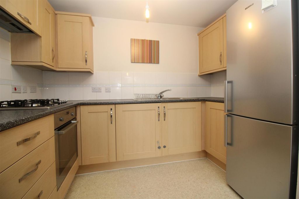 Property photo 3 of 10 Kitchen