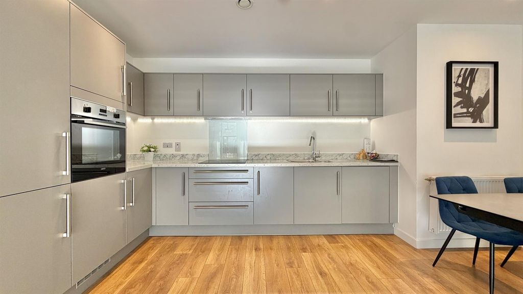 Property photo 2 of 15 2 Bedroom, New Building, E6 For Sale By Barrain Lo