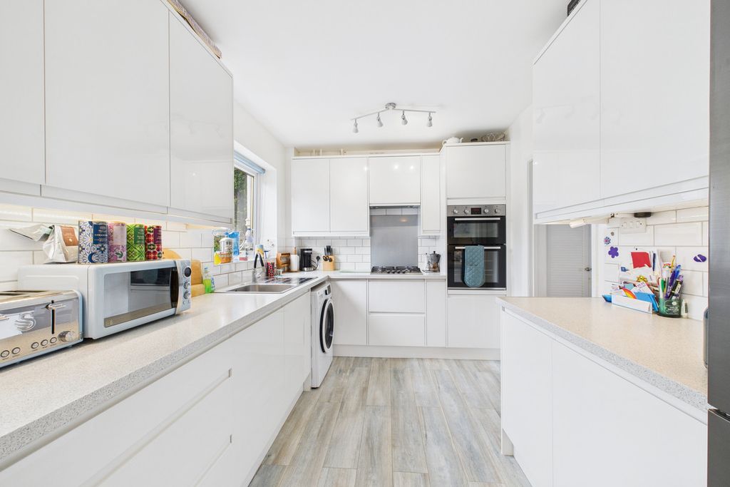 Property photo 2 of 20