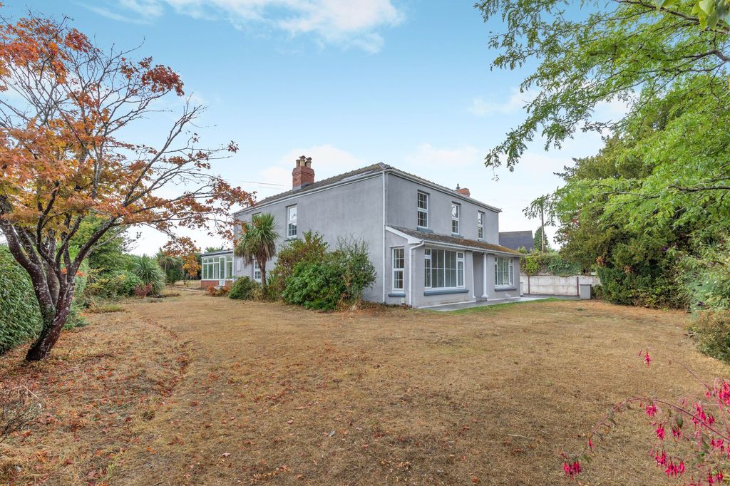 Property photo 2 of 38