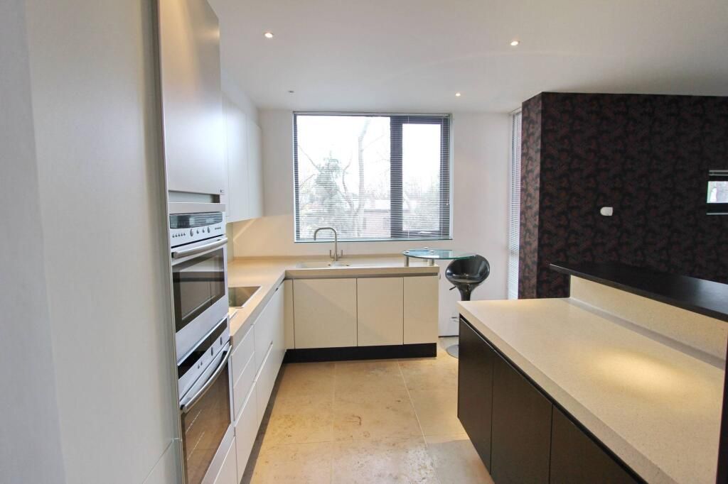 Property photo 1 of 5 2 Bed Flat To Rent Rosendale Road, London Se21