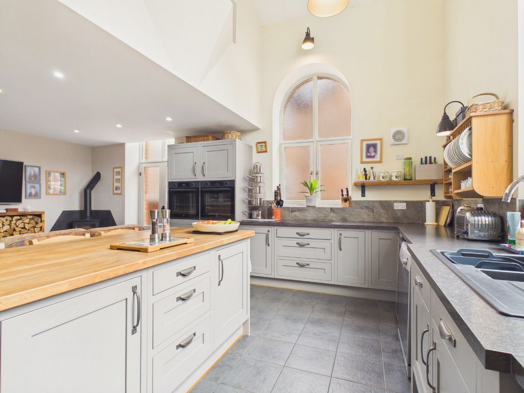 Property photo 2 of 48 5073124