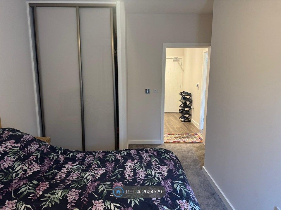 Property photo 3 of 7 Bedroom With Wardrobe