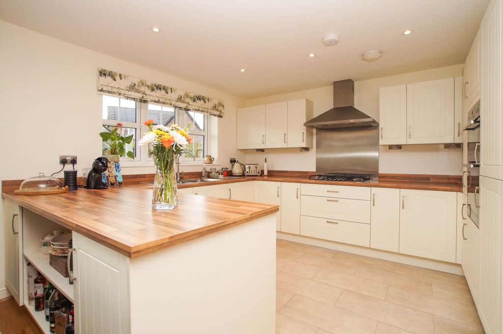 Property photo 2 of 26 Open Plan Dining Kitchen