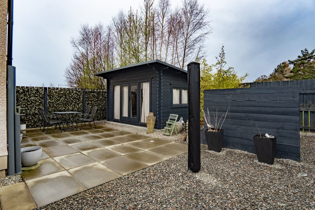 Property photo 2 of 30