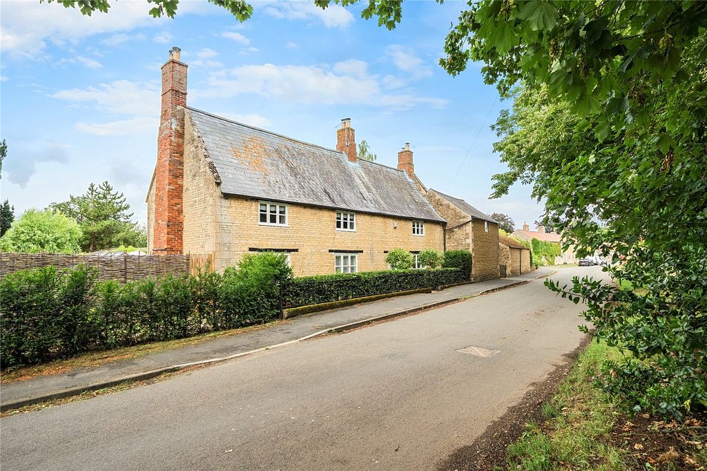 Property photo 1 of 39 Berry Farm House