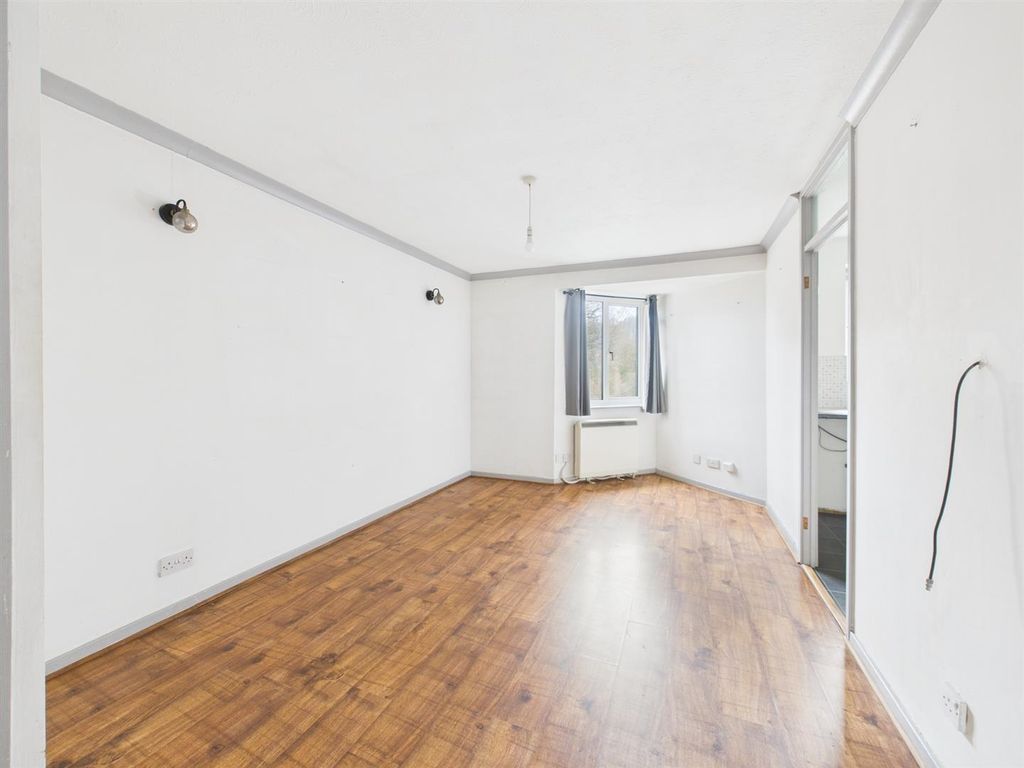 Property photo 2 of 6 Cam05080G0-Pr0239-Still001.Jpg