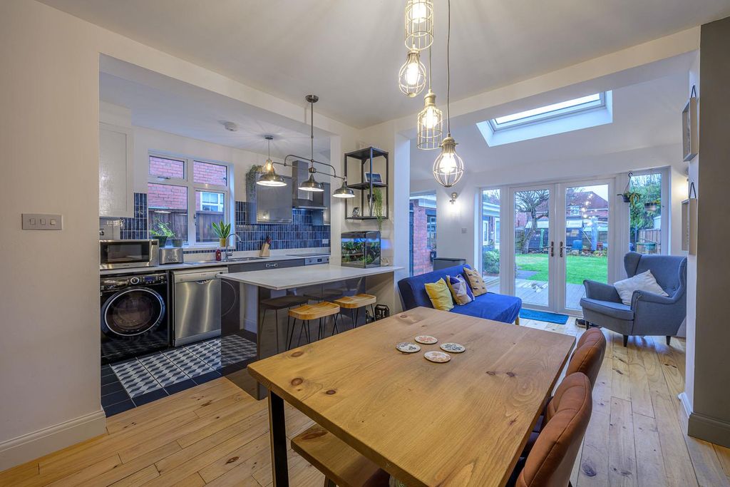 Property photo 2 of 29