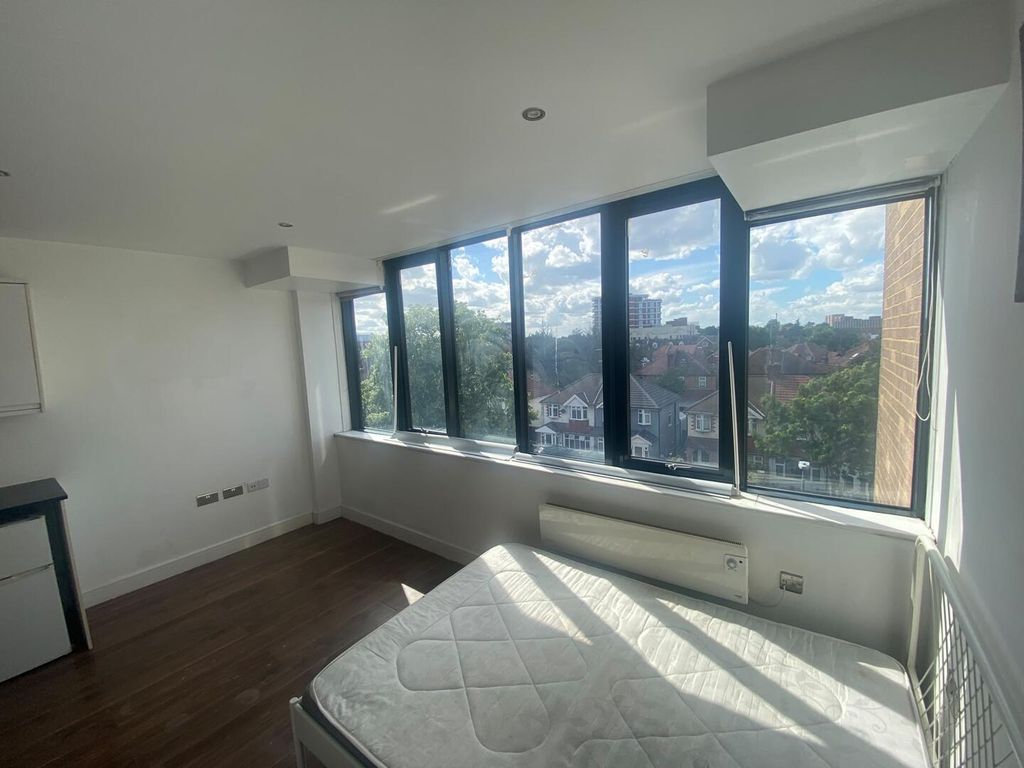 Property photo 1 of 3 Bedroom
