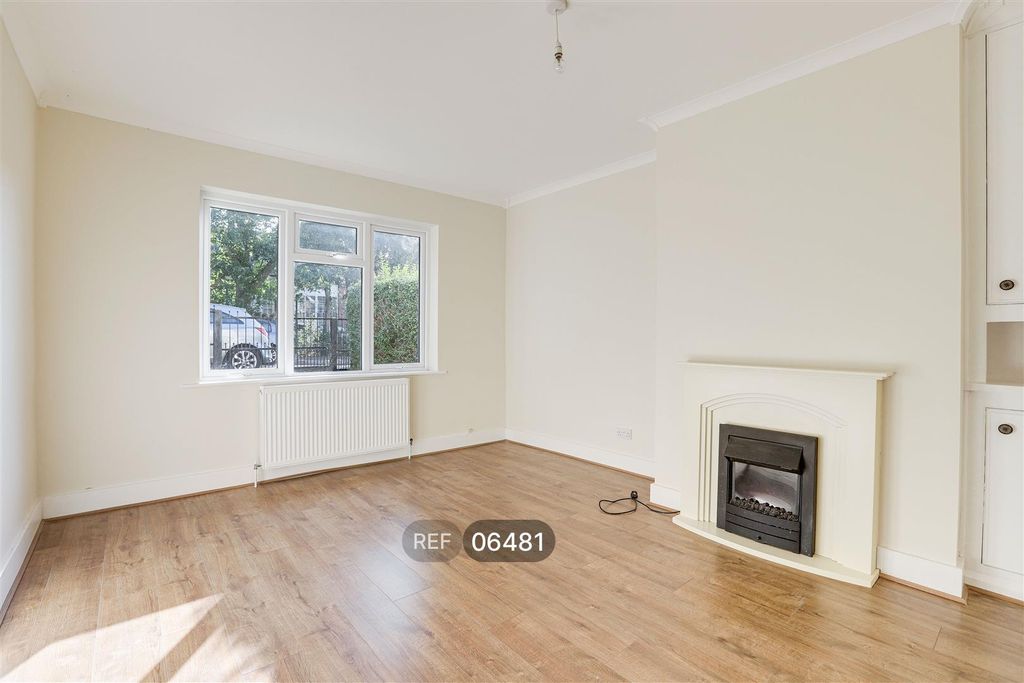 Property photo 3 of 11 Living Room