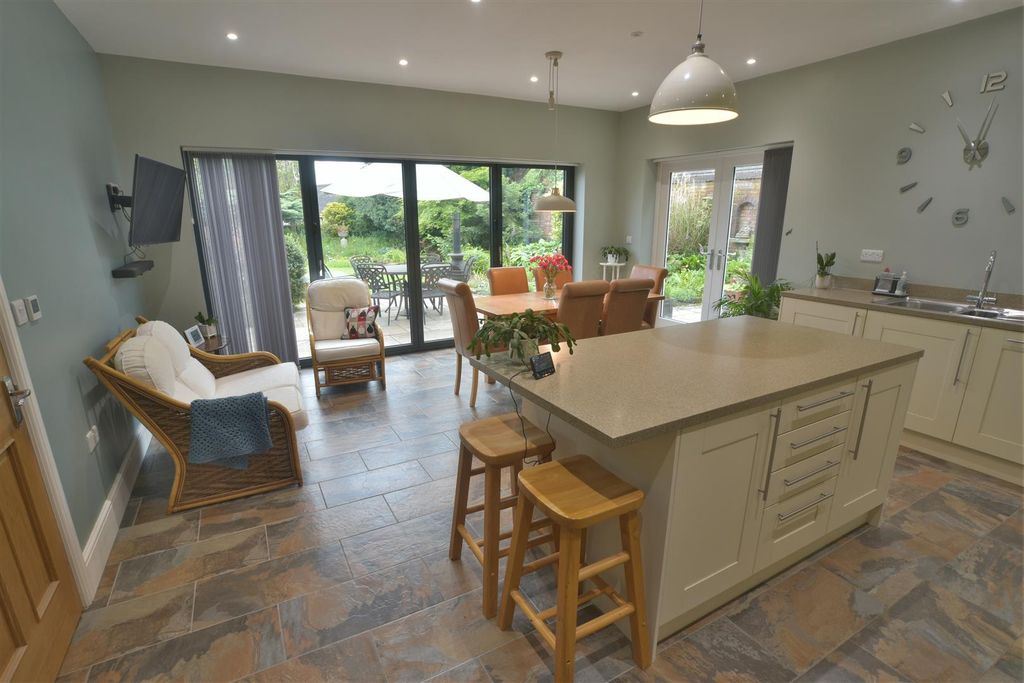 Property photo 2 of 59 Gar_2292.Jpg