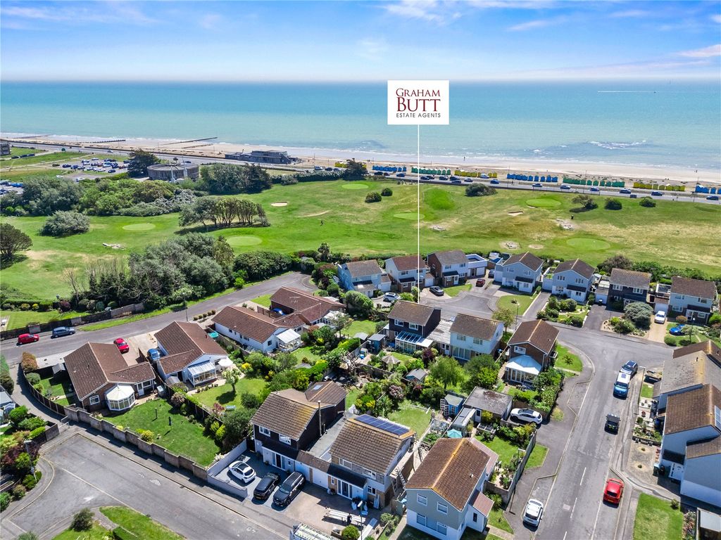 4 bed link detached house for saleReef Close, Littlehampton, West Sussex BN17