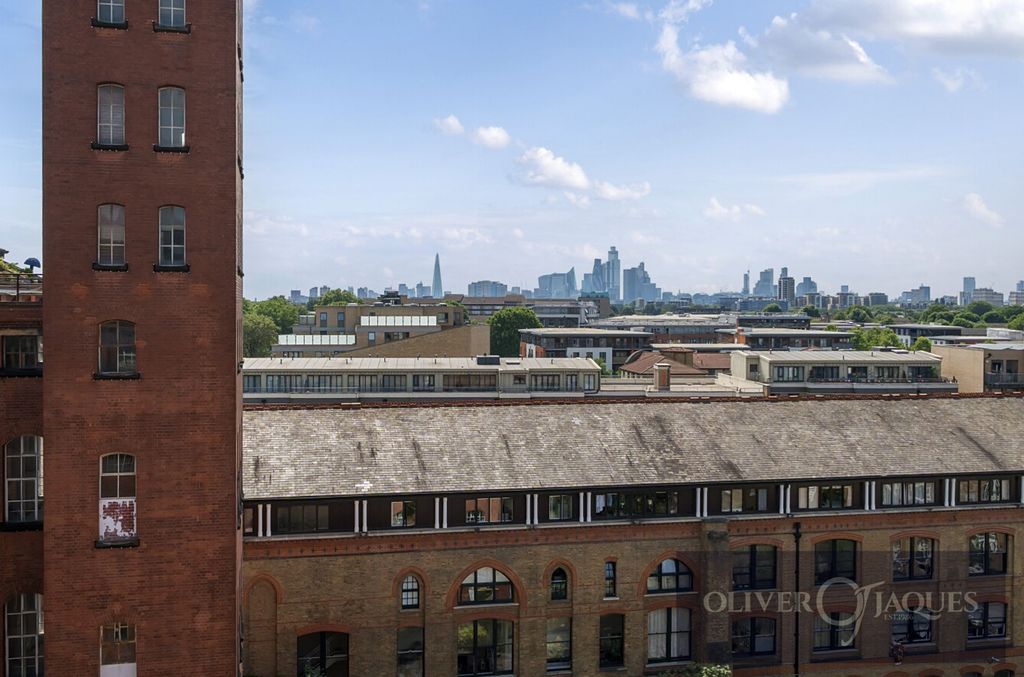 Property photo 3 of 19 Views