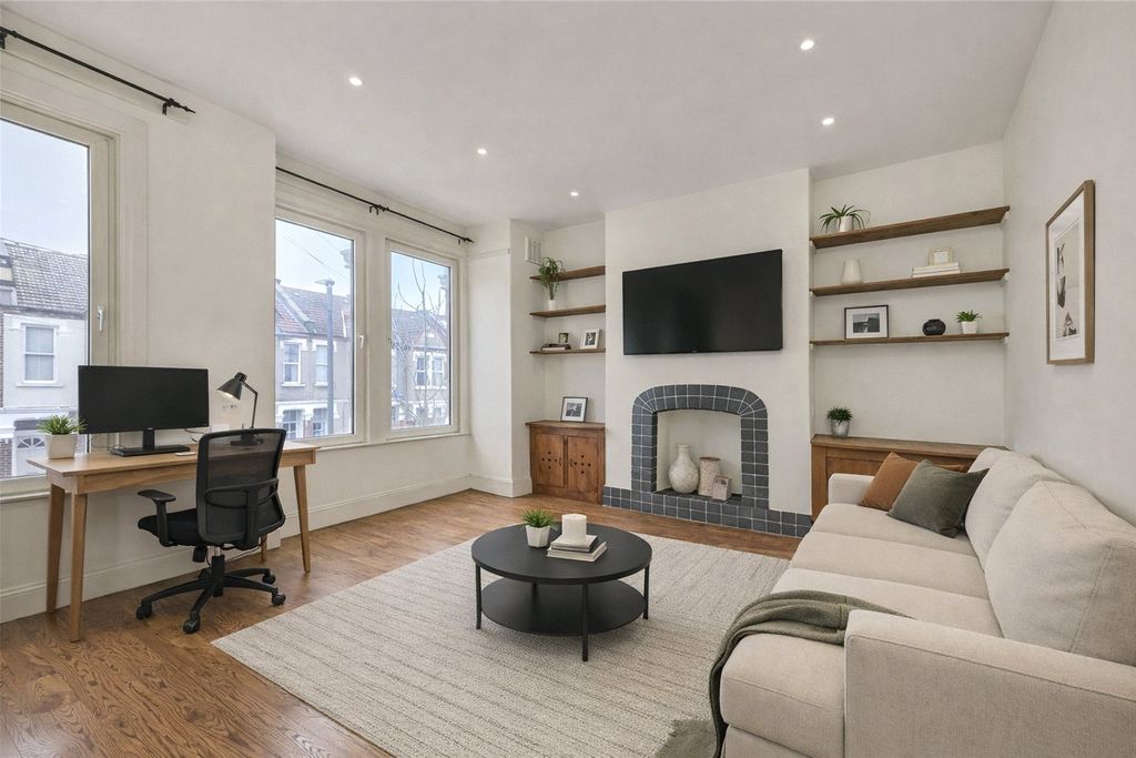 Property photo 2 of 18 Picture No. 36