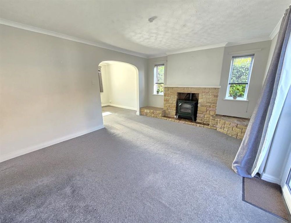 Property photo 3 of 19 Living Room