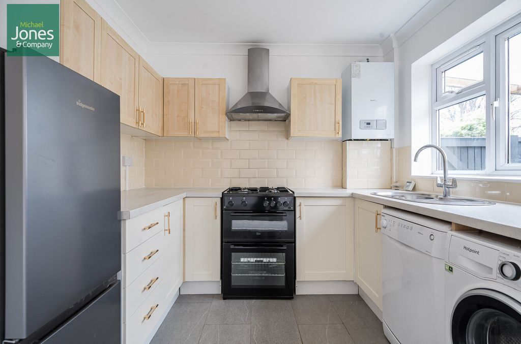 Property photo 2 of 18 Kitchen