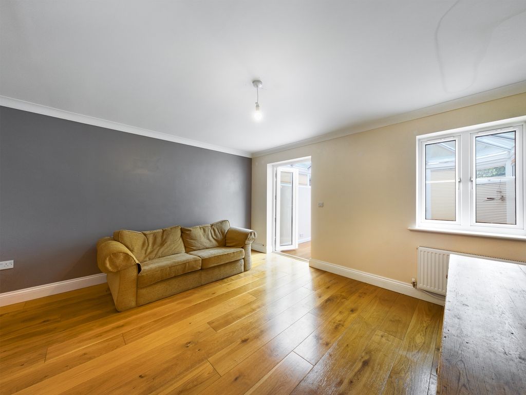 Property photo 3 of 11 Living Room