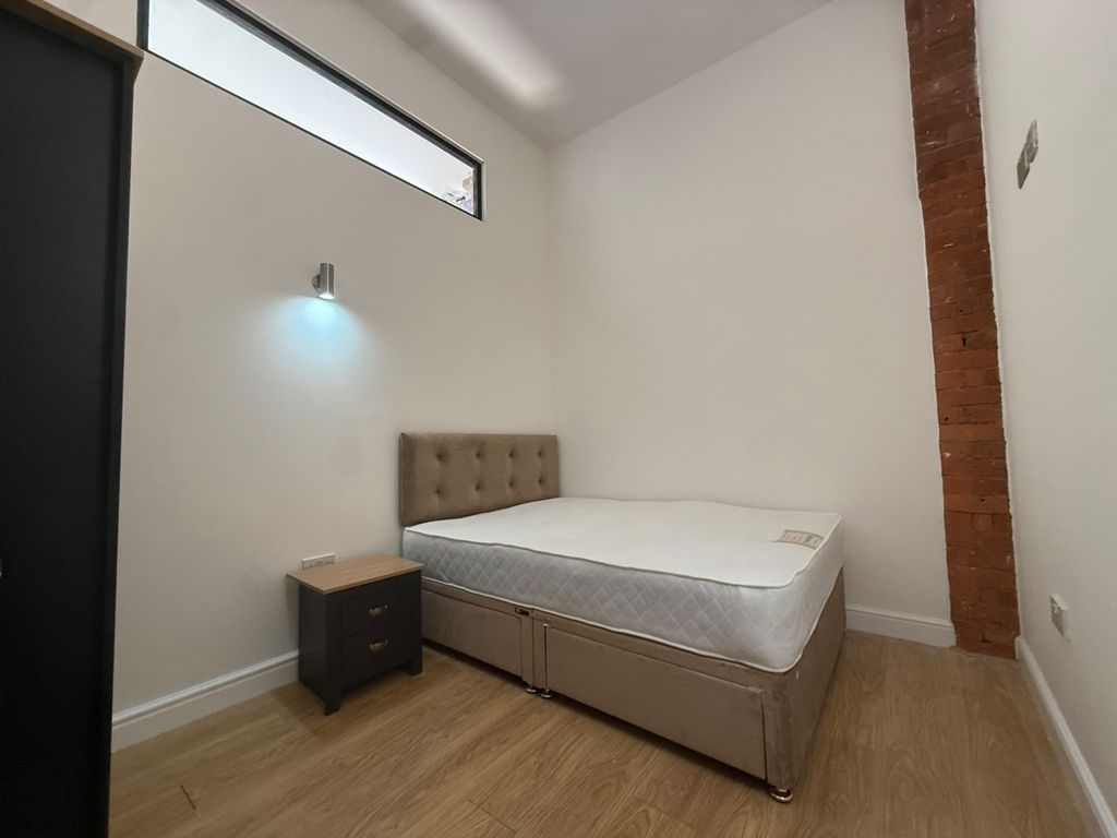 Property photo 2 of 16 Original-54Adc684-29E4-44Fe-B12E-790F96E51Ca9