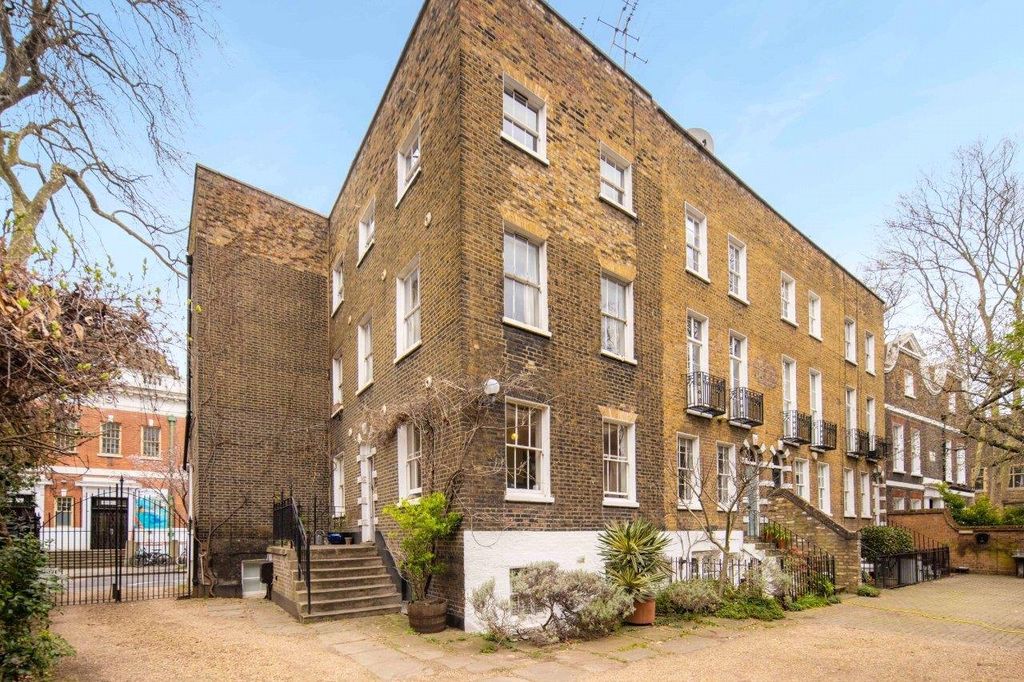 Property photo 1 of 33 Exterior