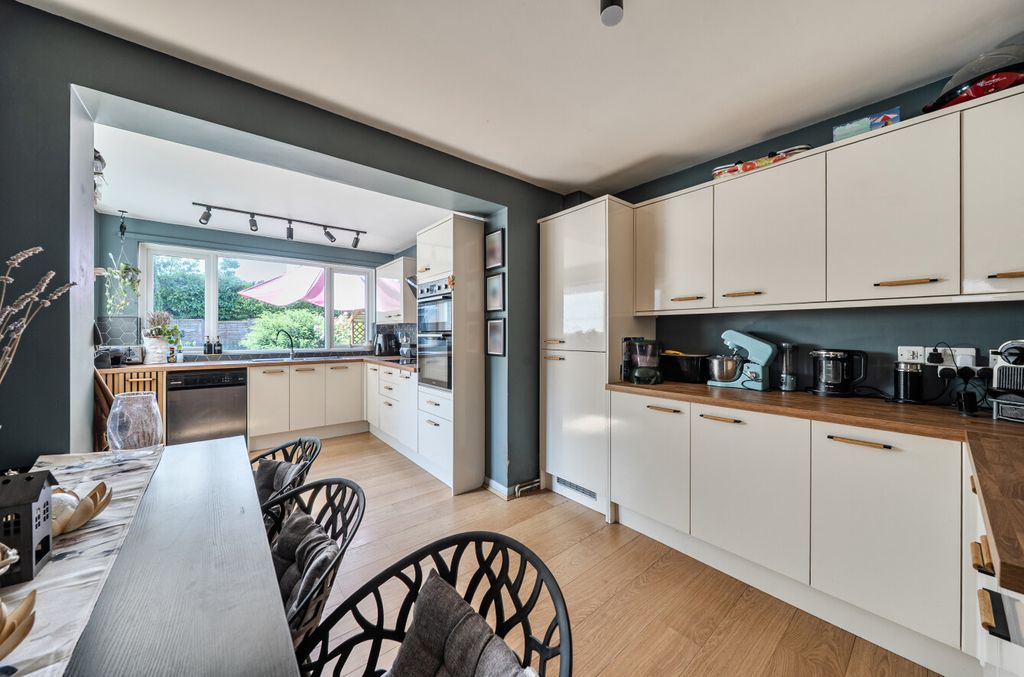 Property photo 2 of 13 1483772-26-6A3E54...