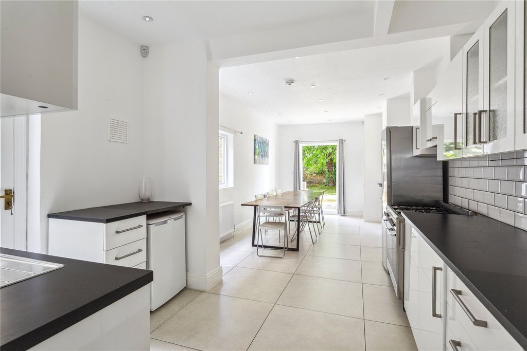 Property photo 2 of 7 Kitchendiner