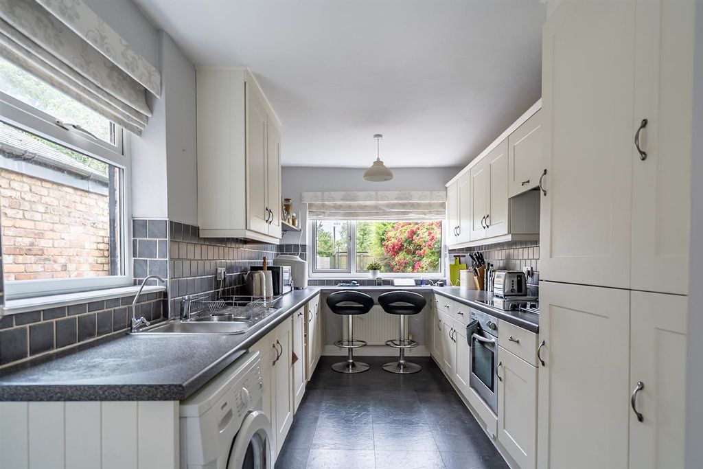 Property photo 2 of 18 Breakfast Kitchen