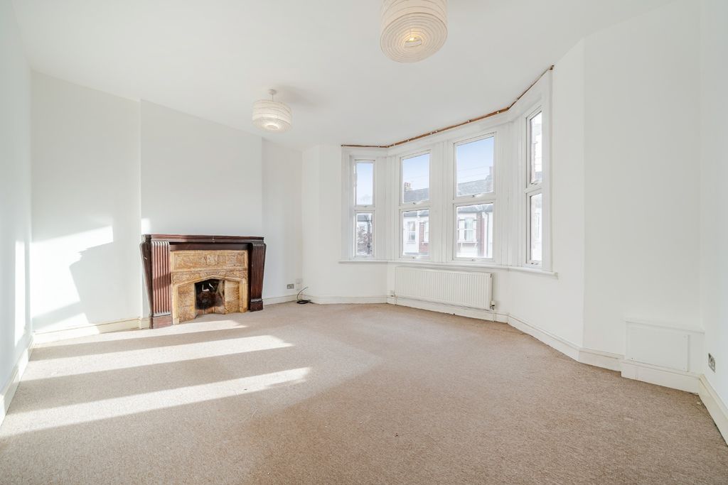 Property photo 2 of 13 4772481