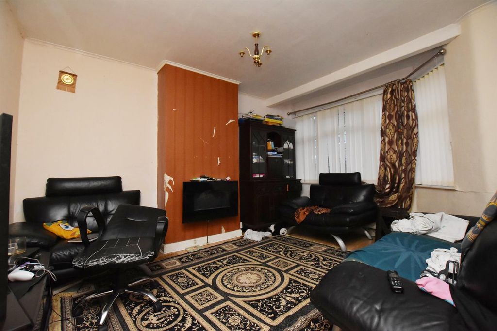 Property photo 2 of 20