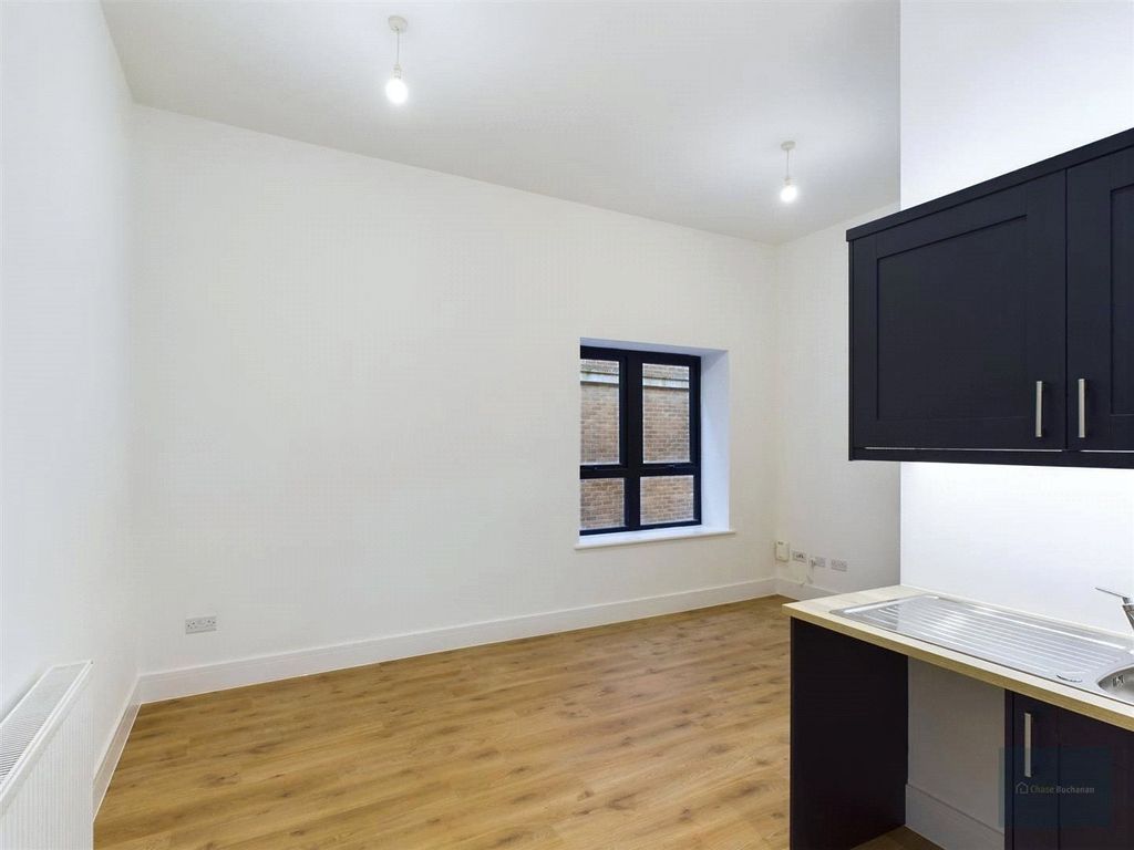 Property photo 2 of 9 Cam03907G0-Pr0052-St