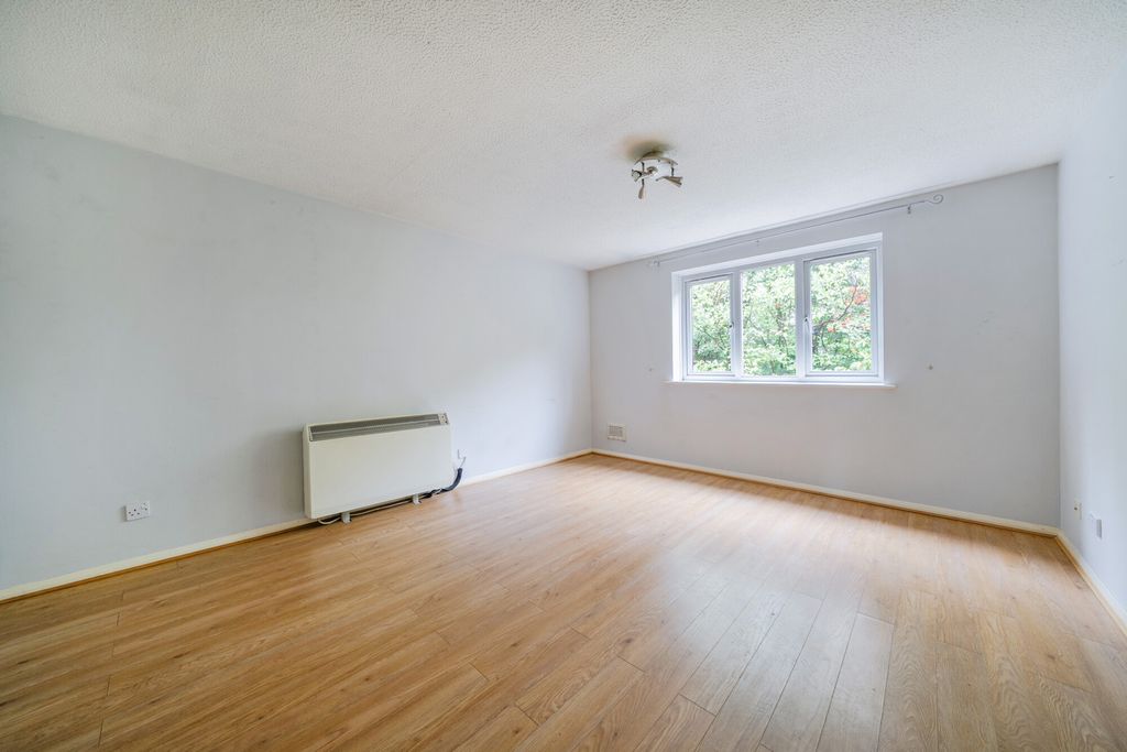Property photo 2 of 16 1519847-8-6Aa0320...