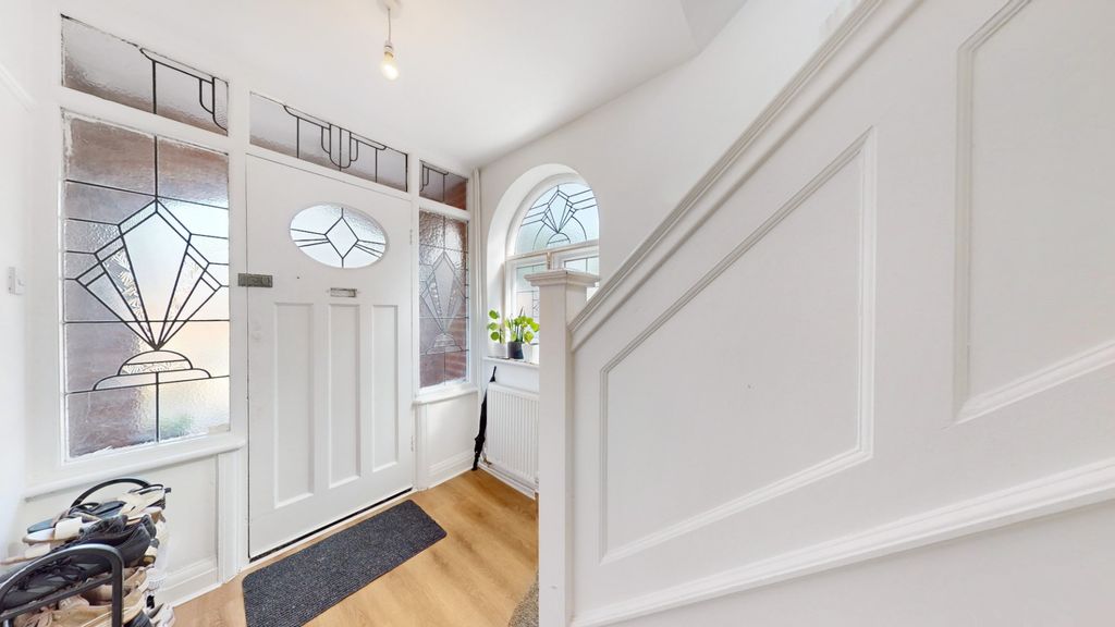 Property photo 2 of 19 5212973