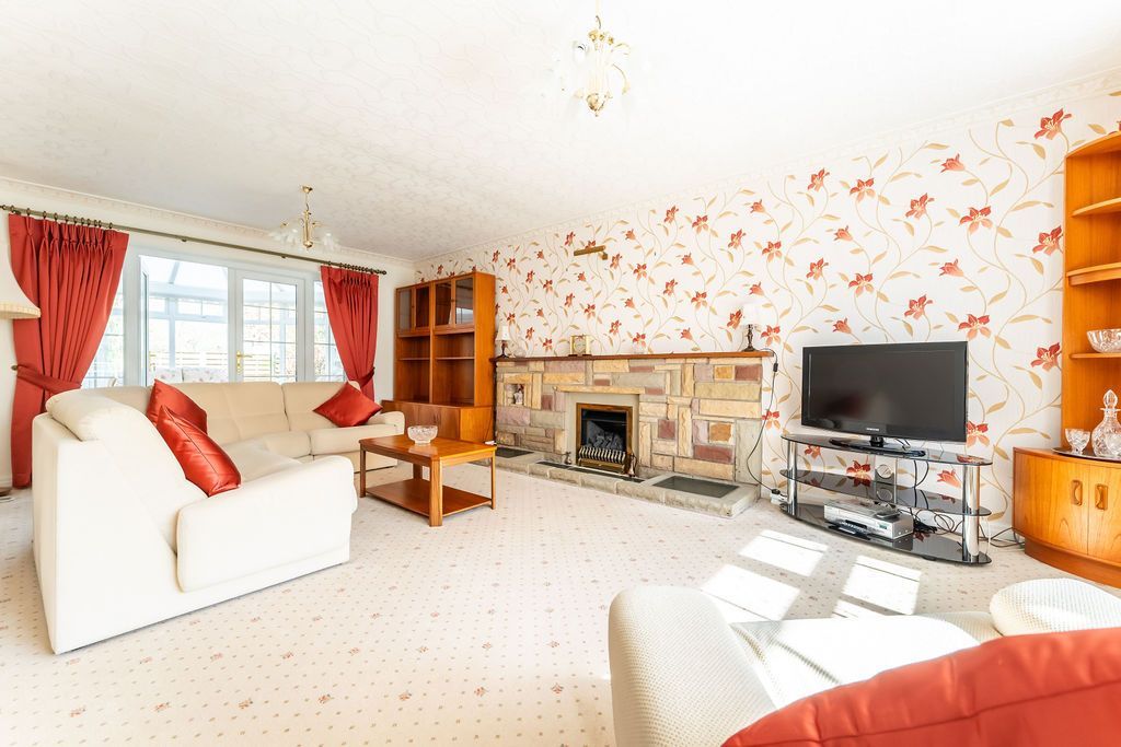 Property photo 2 of 34