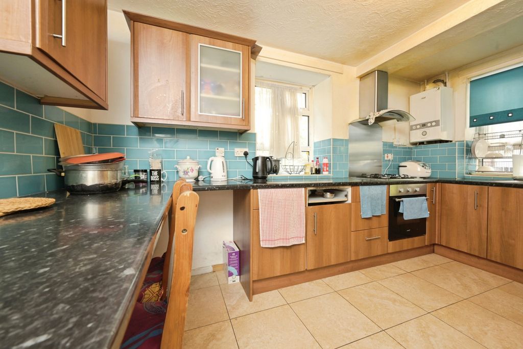 Property photo 3 of 20 Kitchen