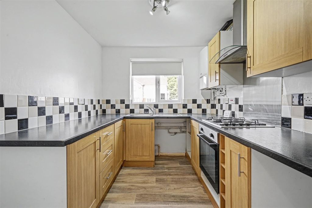 Property photo 3 of 19 Kitchen