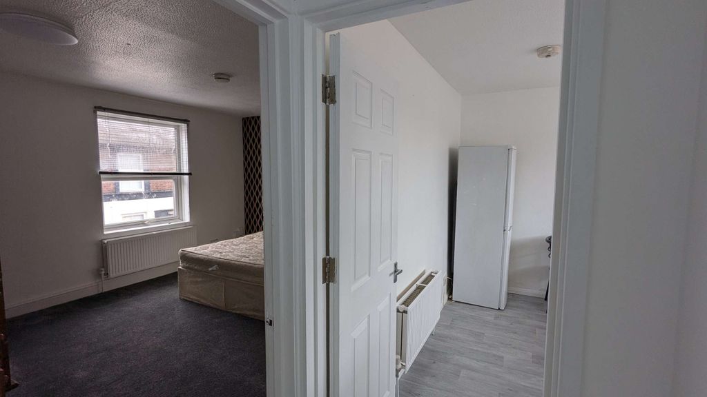 Property photo 3 of 8 Gallery