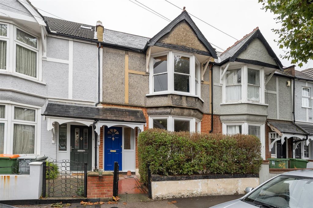 Property photo 1 of 33 Montpelier Gardens, E6