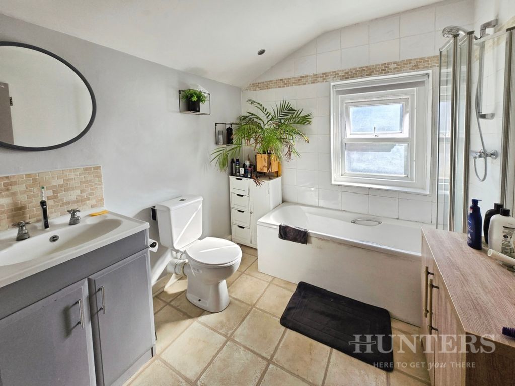 Property photo 3 of 13 Pbox-Bathroom-343207.Jpg