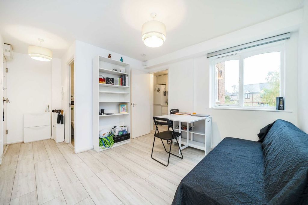 Property photo 2 of 9