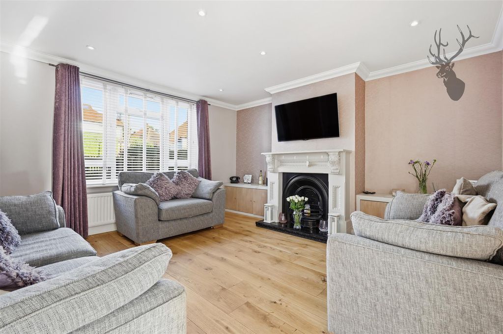 Property photo 3 of 27