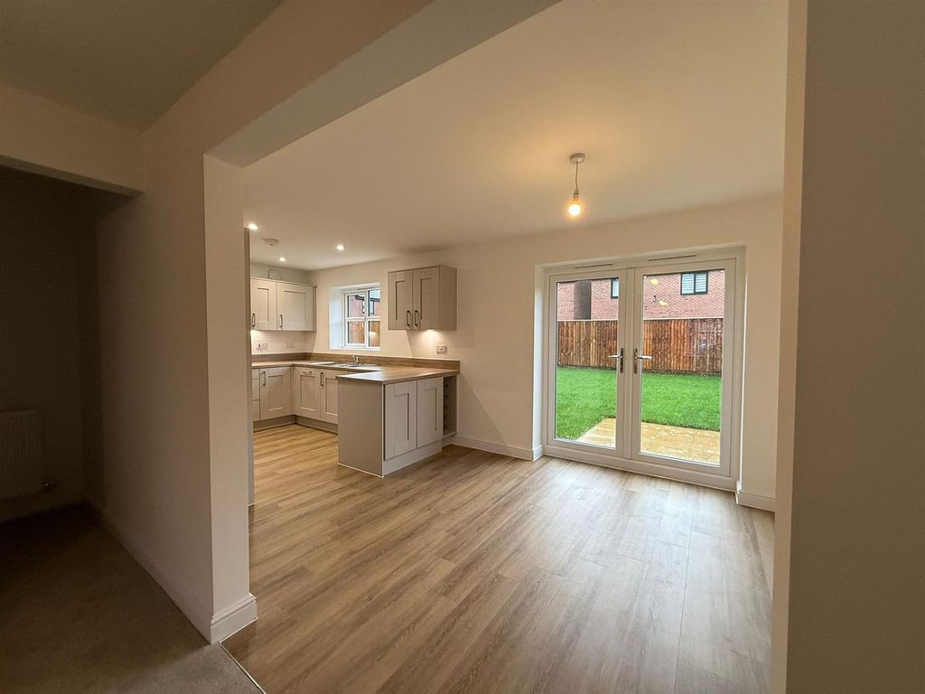 Property photo 3 of 16 Dining