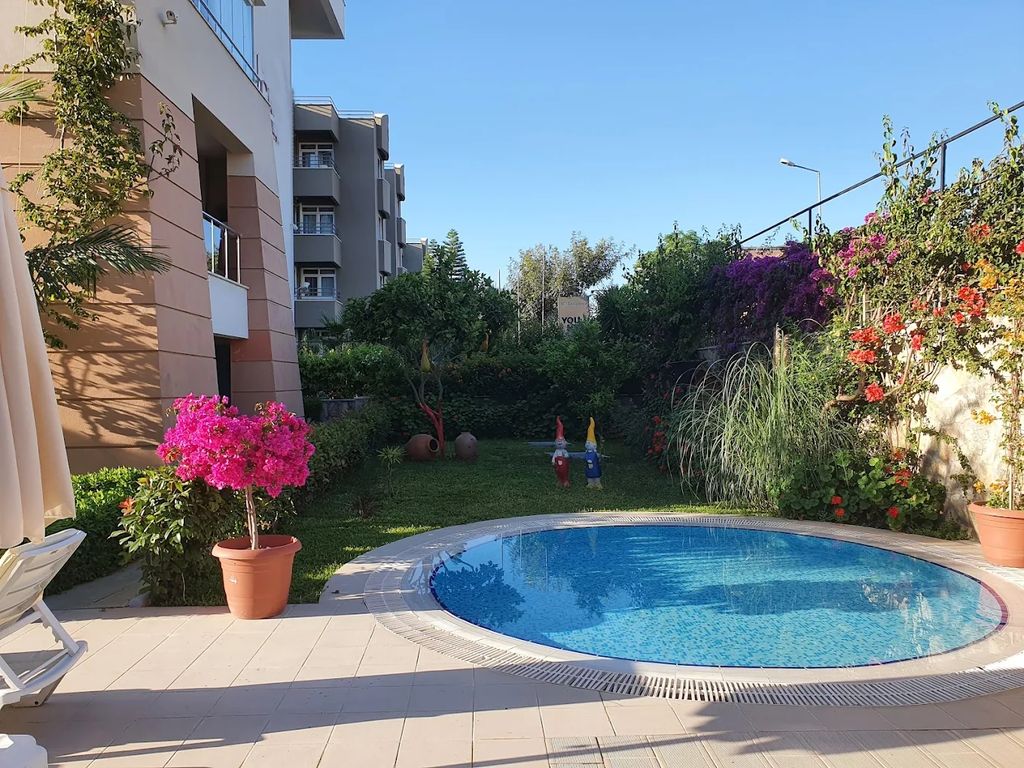Property photo 3 of 21 Apartment In Antalya For Sale Near The Beach In Kemer - Well-Maintained Garden