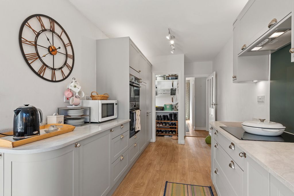 Property photo 3 of 31