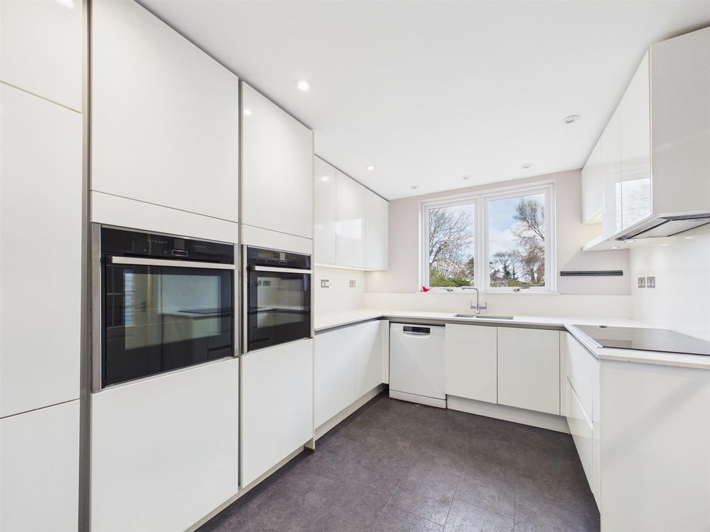 Property photo 3 of 14 Cam02435G0-Pr0196-Still008.Jpg