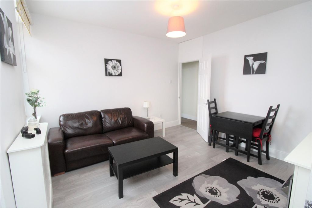 Property photo 2 of 9 Lounge.Jpg