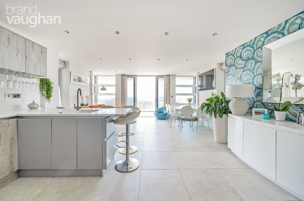 Property photo 2 of 12 Open Plan Living