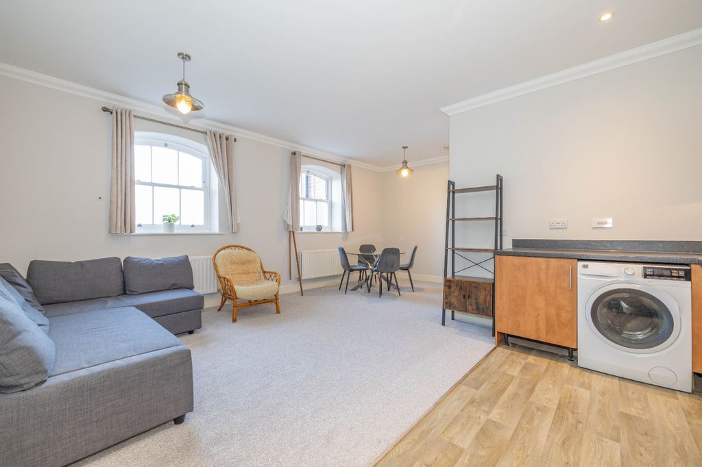 Property photo 2 of 8 Picture 2